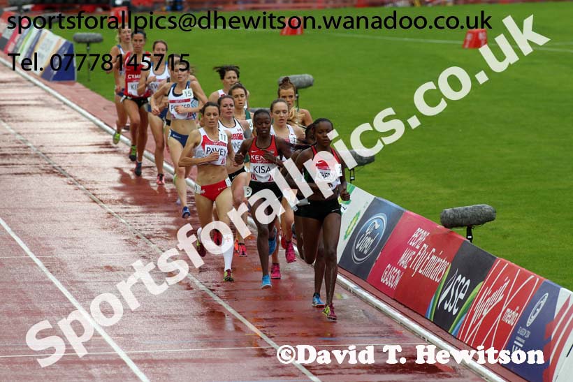 Leaders in the womens 5000 metres at the Commonwealth Games, Glasgow. Photo: David T. Hewitson/Sports for All Pics